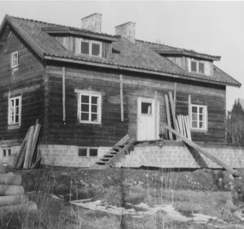 Äldre hus under ombyggnad.