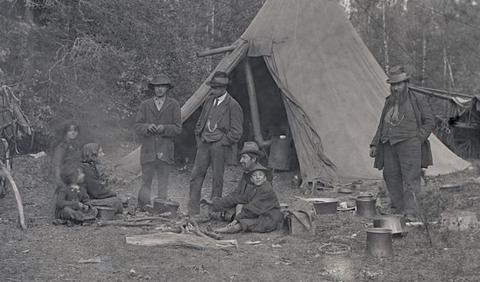 Romsk familj i tältläger på 1910-talet, Husby-Oppunda socken