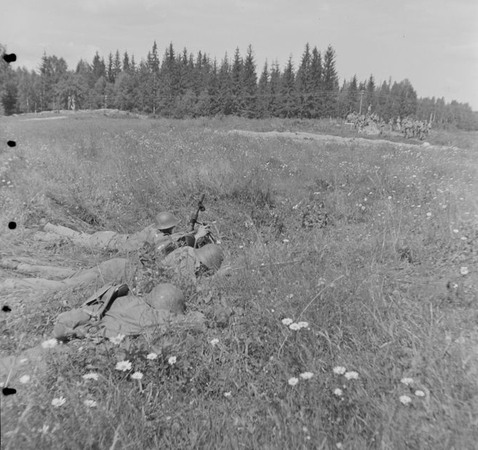 Norrmän på övning med bombkastare 1944. Foto: Okänd, Riksarkivet i Norge..