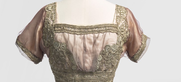 Överdelen av rosa klänning