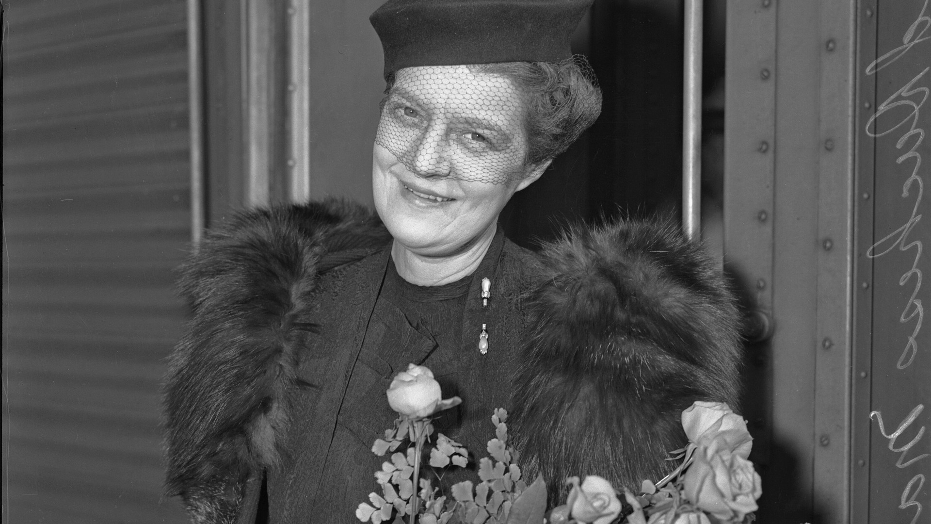 Maria Pavlovna med blomsterbukett