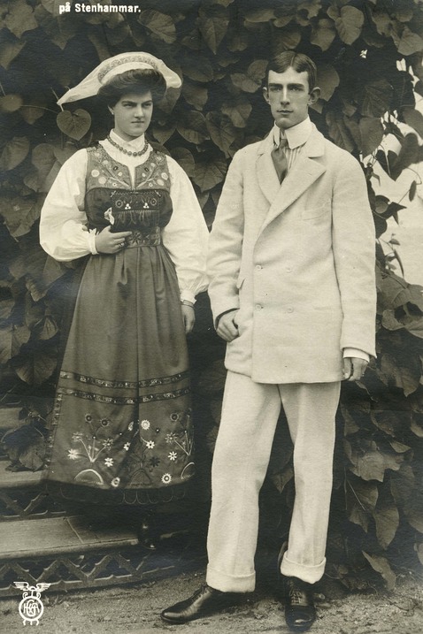 Ett vykort som visar Maria och Wilhelm på Stenhammar.