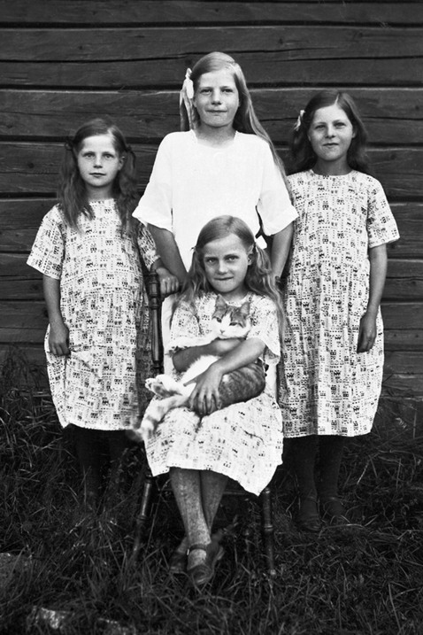 Fyra statarflickor från Björksund på 1920-talet