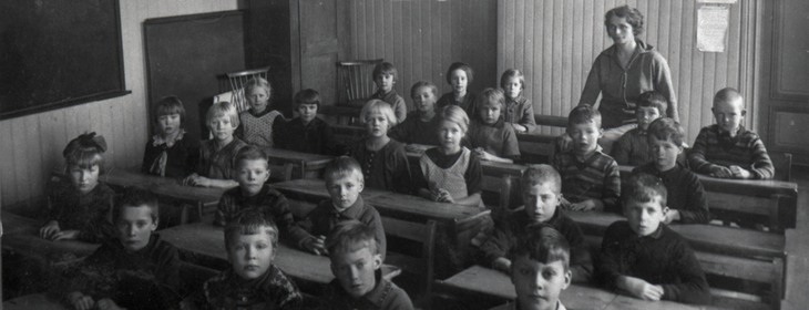 Barn i en skola i slutet av 1920-talet