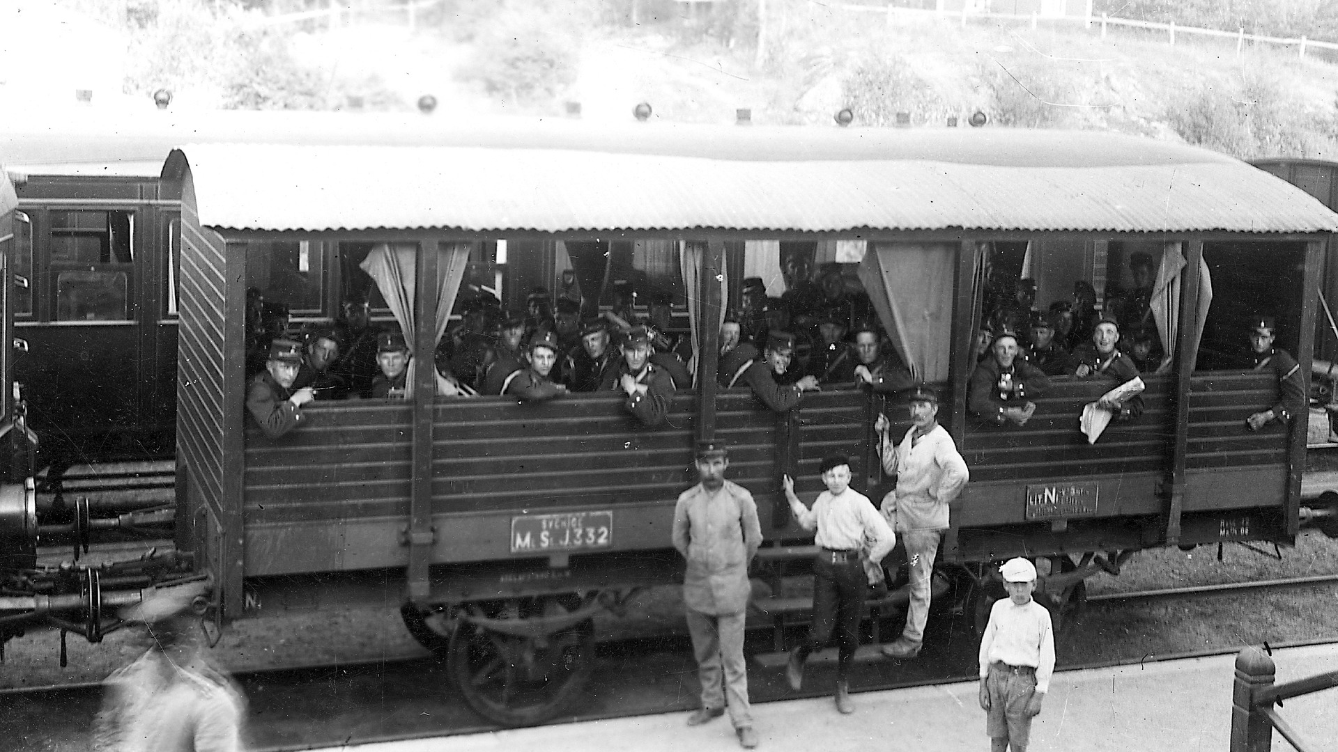 Människor vid en tågvagn